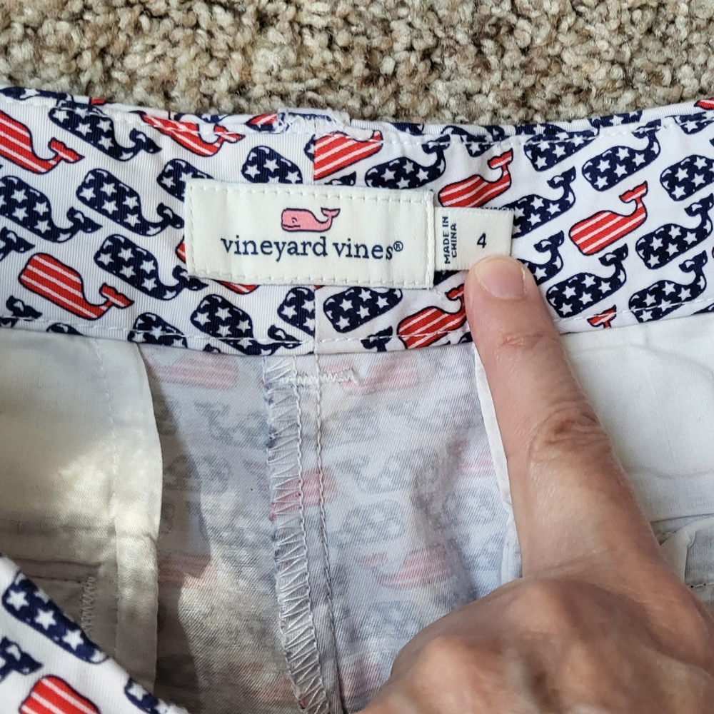 Vineyard Vines flag 🐋 print shorts 4 - Picture 2 of 7